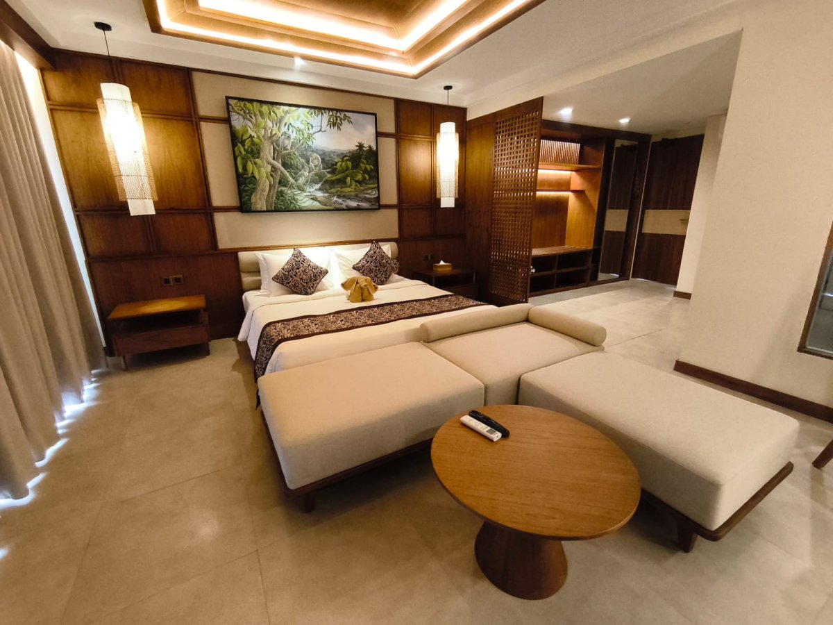 INDOOR HOTEL